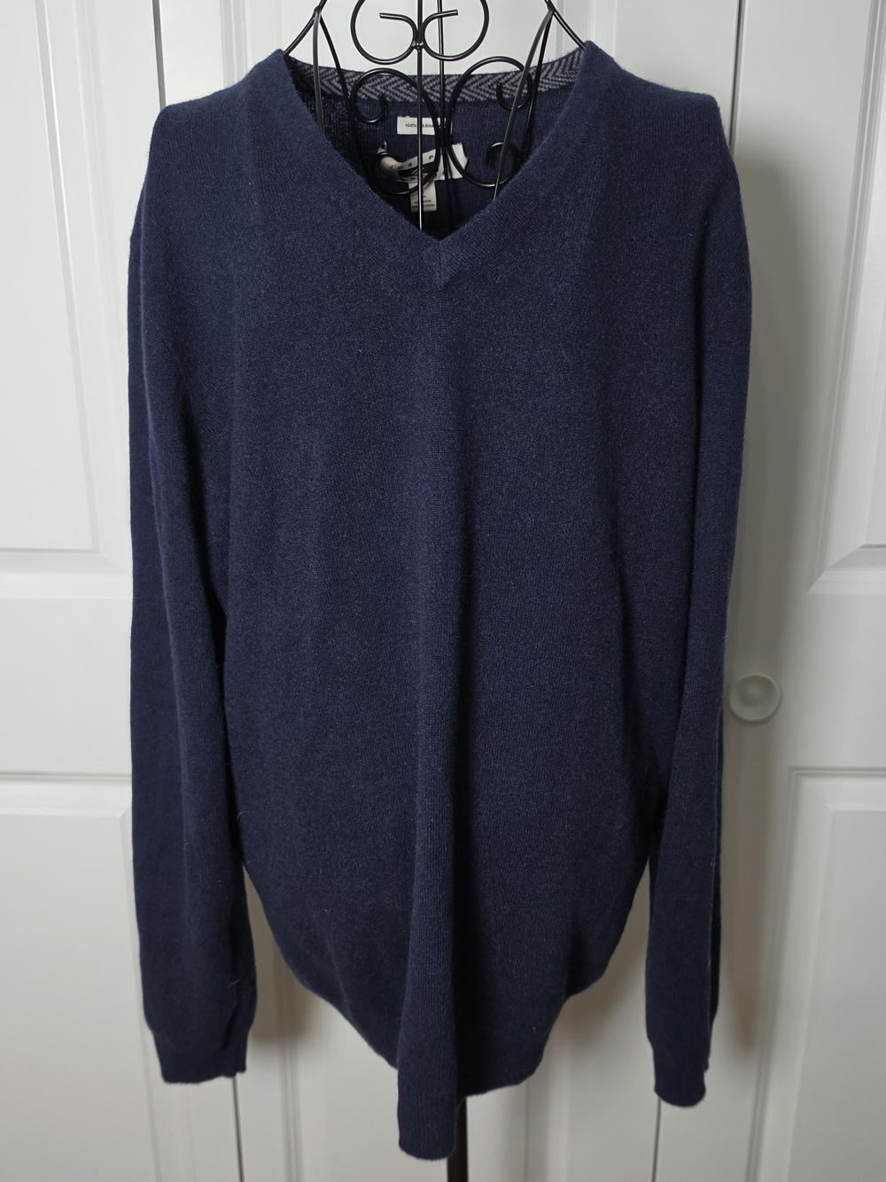 Joseph Abboud 100% Cashmere Sweater Mens L Navy Blue V Neck Quiet Luxury